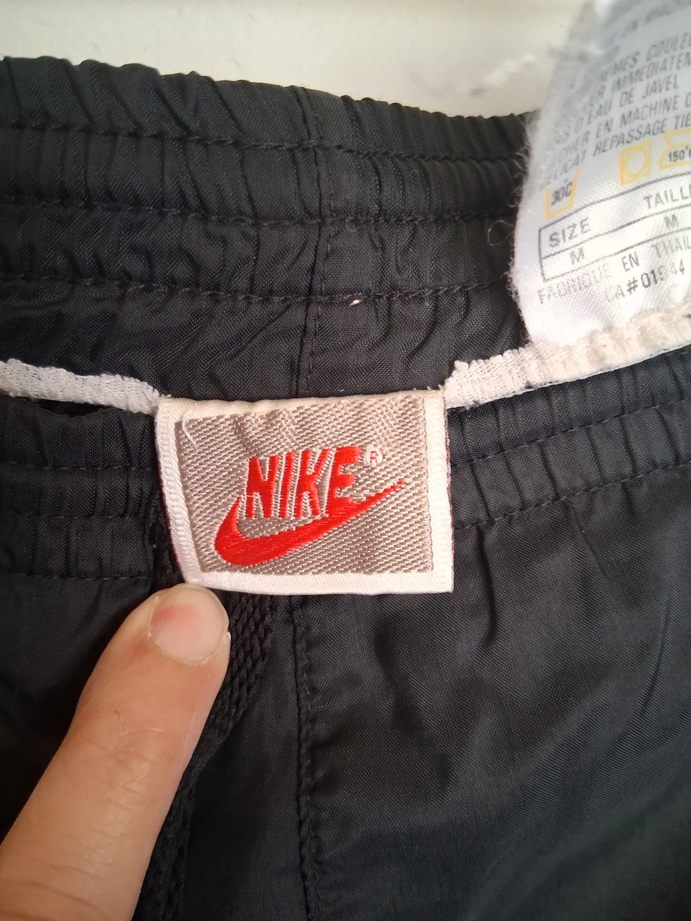 Nike Vintage Swim Trunks Men’s Medium Black Shorts Mesh Lined Swoosh Logo Beach